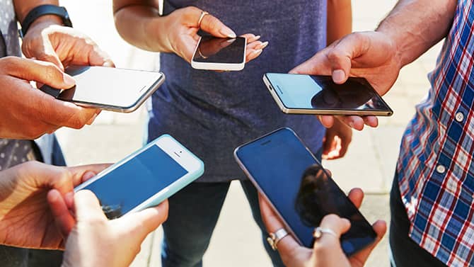 https://www.kaspersky.dk/content/da-dk/images/repository/isc/2022/tips-for-mobile-security-smartphone-1.jpg
